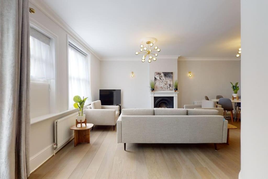 Amazing Newly Refurbished Mews House In W1 Apartment
